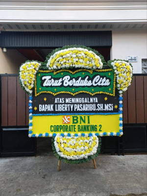 Papan Bunga Duka di Wirana